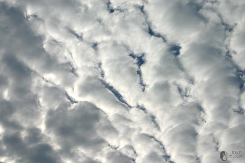 Sculpted and very dimensional cotton clouds.